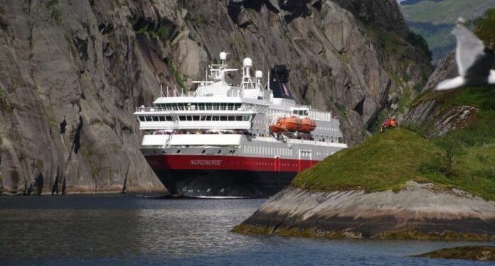 Hurtigruten Expeditions completa la implementación de Starlink en sus cruceros