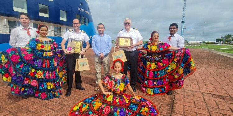 Inicia temporada de cruceros en Chiapas, con arribo del Ocean Victory