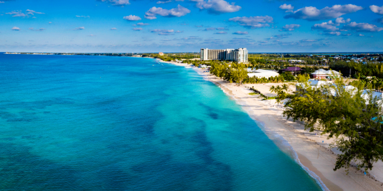 Islas Caimán inicia estrategia de promoción para atraer turistas mexicanos