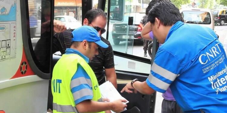 La CNRT realizó 579 controles a micros de los viajes de egresados y labró 14 infracciones