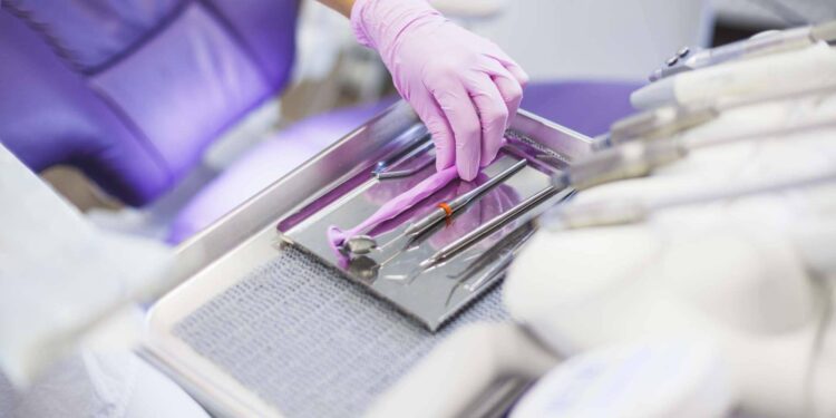 La Clínica Dental Delgado acoge a turistas que viajan para realizarse tratamientos dentales