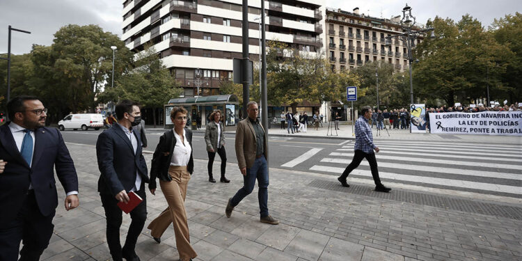 La Policía Foral denuncia en un nuevo cartel que Chivite y Remírez "no apuestan" por el cuerpo