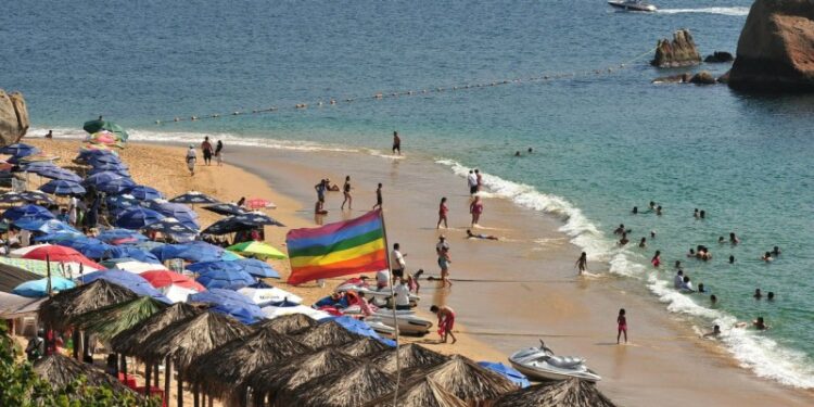 Las alertas de viaje no han dañado el turismo: Torruco - Cofepris-playas-efe