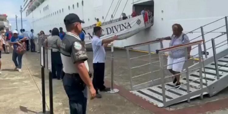 Llega primer crucero a Colón procedente de Cartagena (Video)
