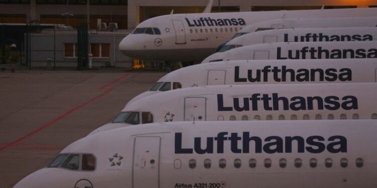 Lufthansa eleva su previsión de beneficios ante la fuerte demanda de viajes aéreos