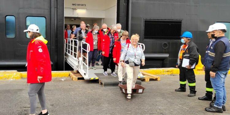 MS Fridtjof Nansen, un crucero sostenible, llegó con turistas extranjeros a Puerto Bolívar | Ecuador | Noticias