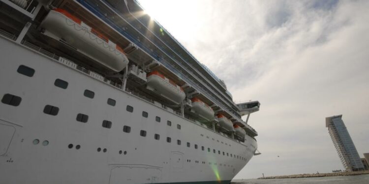 Más de 255 mil cruceristas llegan a Puerto Vallarta en 9 meses