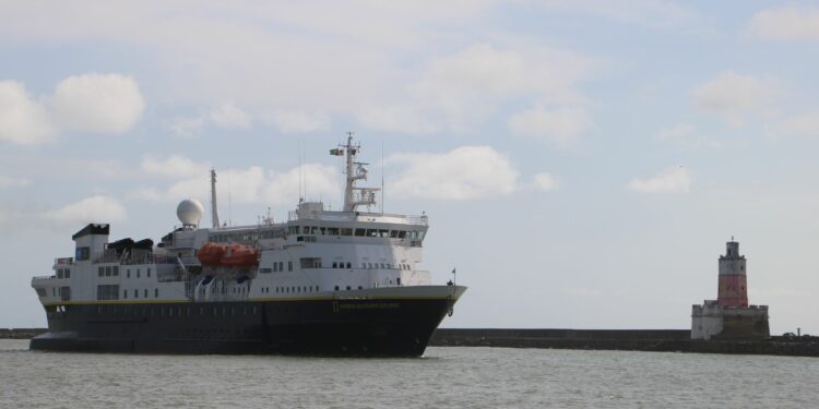National Geographic Explorer inaugura temporada de cruceros en Porto do Recife
