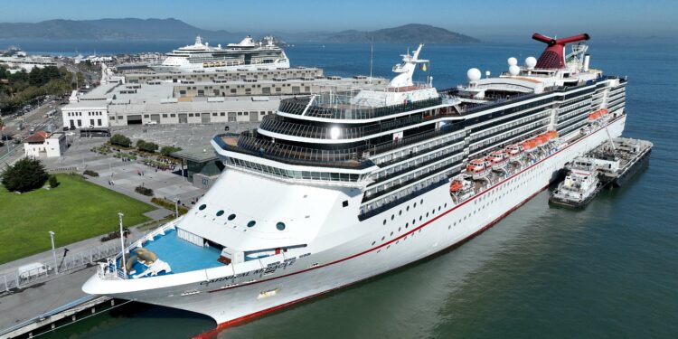 Nueva York negocia con compa&ntilde;&iacute;as de cruceros para alojar inmigrantes