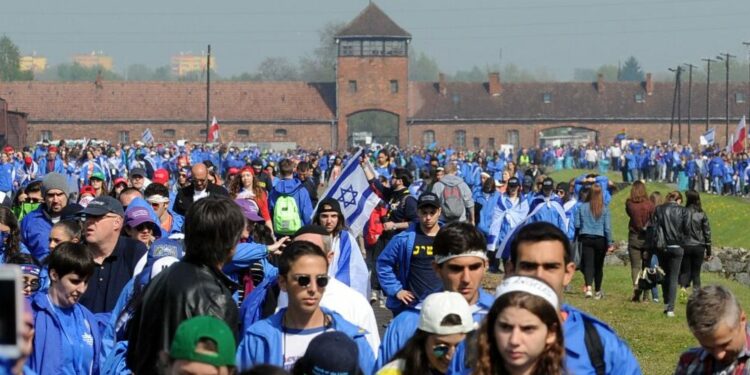 Poland-Holocaust-Reme_Horo-1