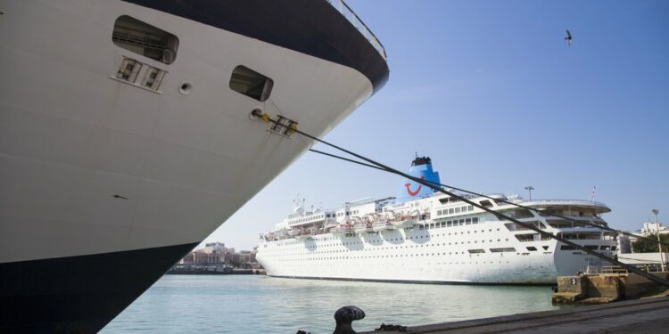 Puerto de Cádiz podría superar cifra histórica de recaladas de cruceros durante 2023