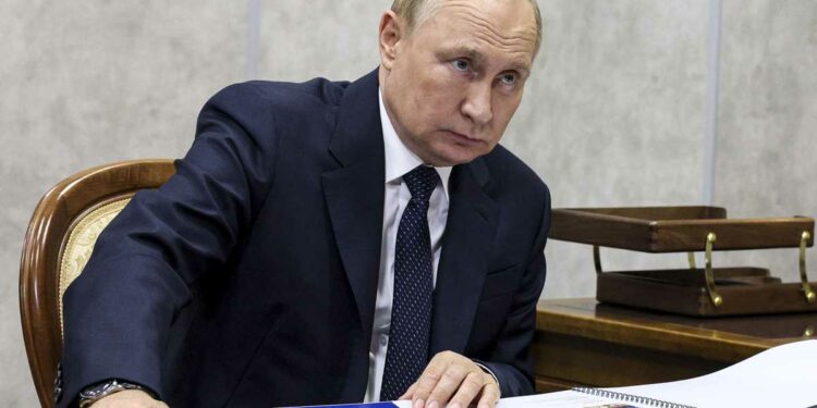 Putin señala de acto terrorista el derribo del puente de Crimea y responsabiliza a servicios secretos de Kiev