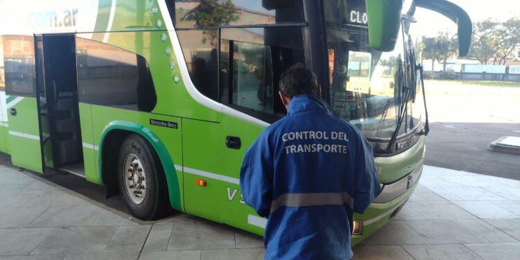 Realizaron 579 fiscalizaciones a micros de viajes de egresados durante el año