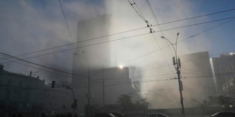 Rusia vuelve a atacar infraestructuras energéticas críticas ucranianas con al menos 50 misiles crucero