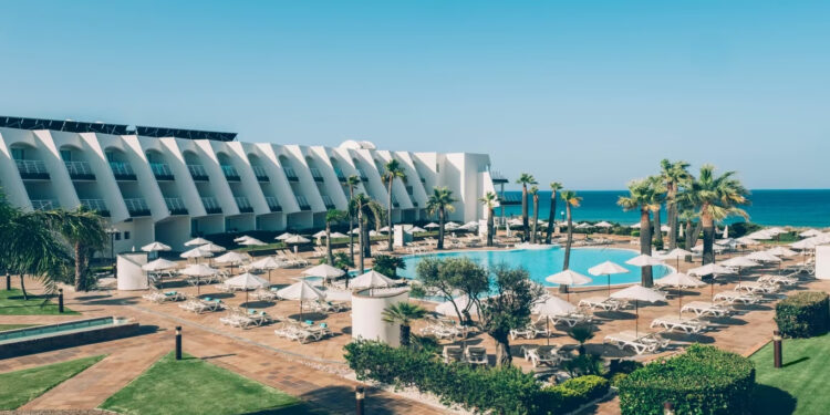 Una de las mejores playas de Andalucía, con acceso directo desde el Hotel Royal Andalus