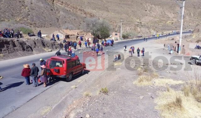 Suspenden viajes a Oruro y La Paz por bloqueo en San Antonio