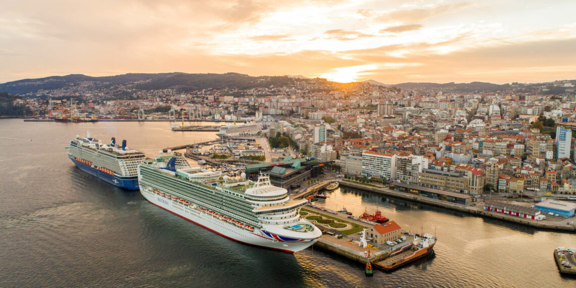 Tres cruceros dejan en Vigo a ms de 9.000 visitantes en laescala ms multitudinaria del ao