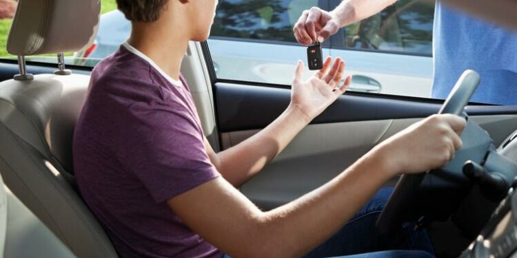 Un estudio revela que cerca del 40% de los viajes de choferes adolescentes fue a exceso de velocidad