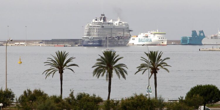 Un total de cuatro cruceros hacen escala este lunes en Palma