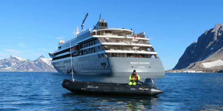Imagen del World Explorer. / Mystic Cruises
