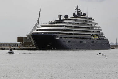 Atraca en Alicante el Evrima, el nuevo crucero de lujo de Ritz-Carlton