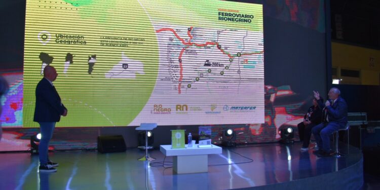así es el coche motor que hará 200 km en las vías de La Trochita