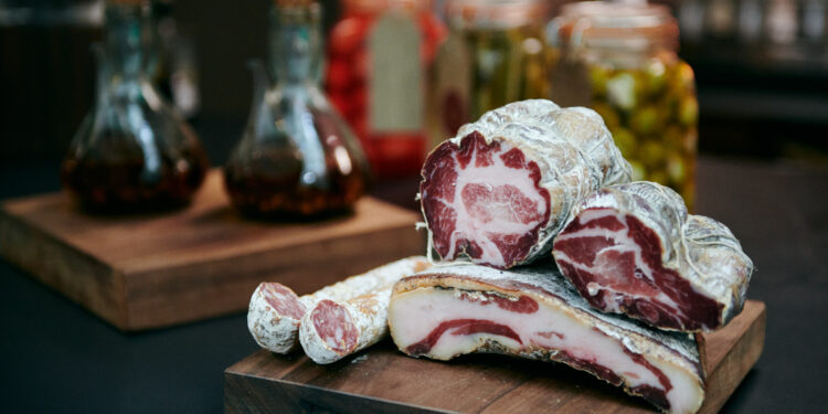 Los embutidos que elaboran en Sartoria Panatieri también juegan en la carta de Mandarin Oriental.