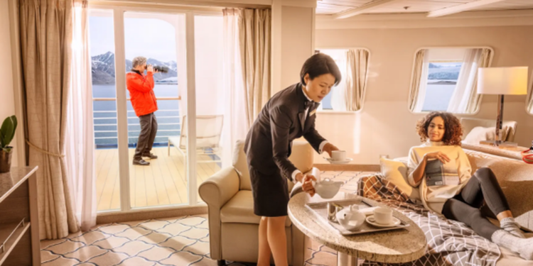 Las tarifas de puerta a puerta de Silversea ofrece servicio de mayordomo en cada categoría de suite.