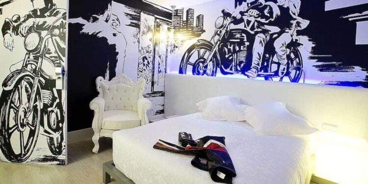Habitación del Dormirdcine Cooltural Rooms, alojamiento situado en Madrid que ofrece Viajes El Corte Ingles