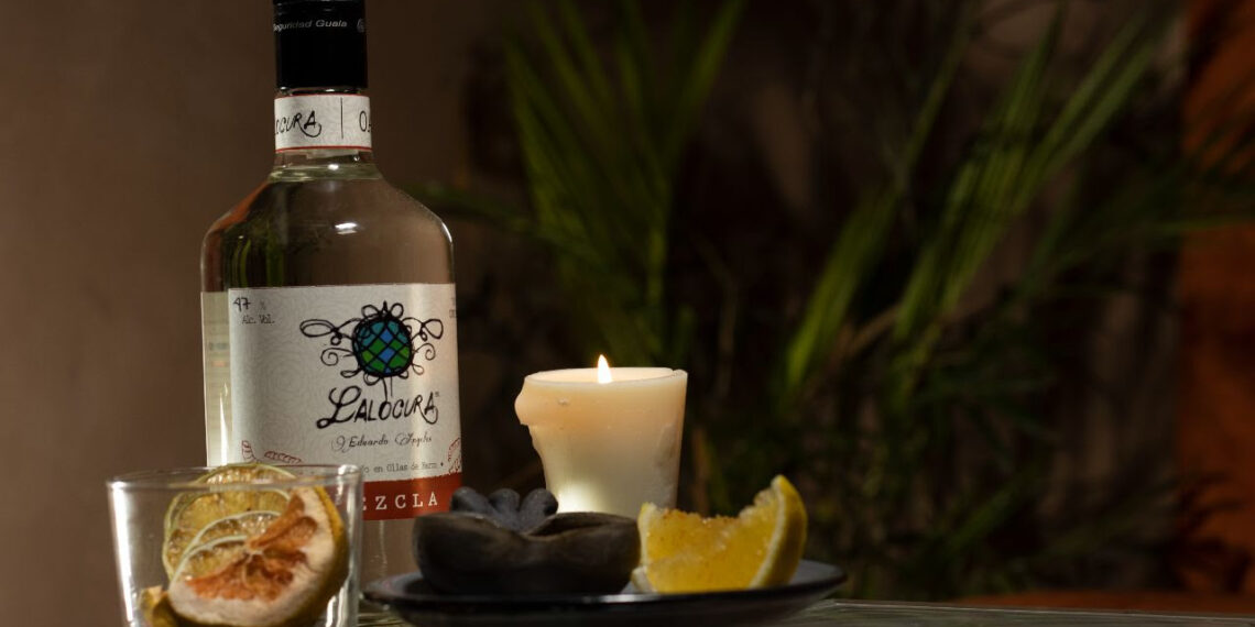 Dile sí a una nueva forma de maridar mezcal gracias a la Mezcalería Dolores.