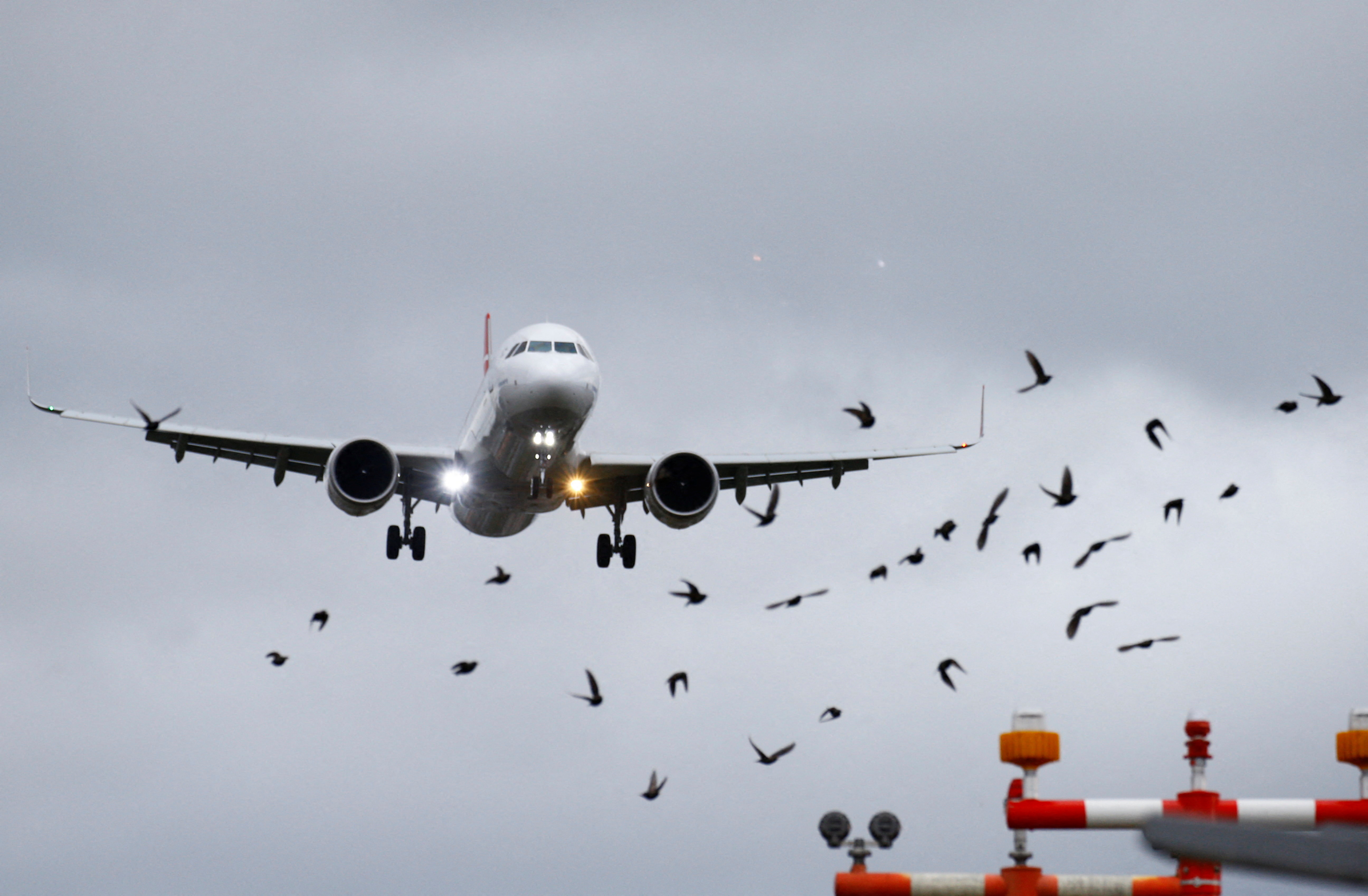 Durante el CyberMonday habrá diferentes ofertas para volar hacia destinos de todo el mundo. (REUTERS/Arnd Wiegmann)