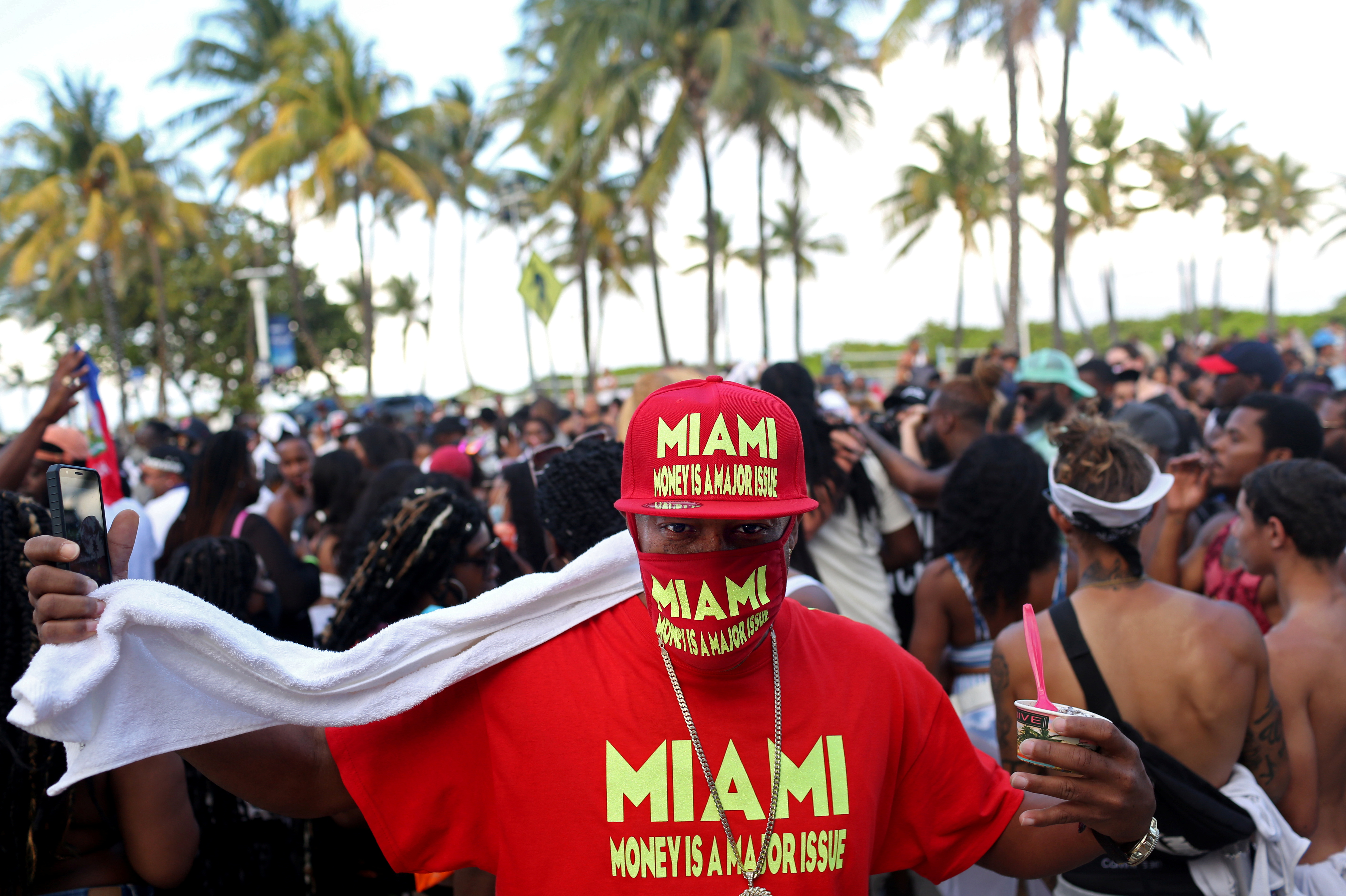 Las playas y vida social de Miami siempre son un destino atractivo para las vacaciones de los argentinos. (REUTERS/Yana Paskova)