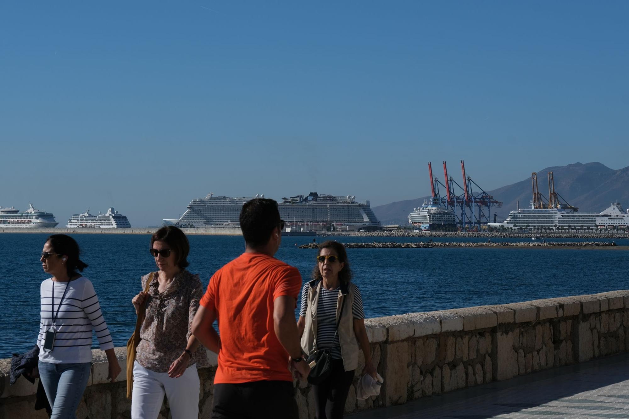 Varios cruceros coinciden atracados en el puerto de Málaga