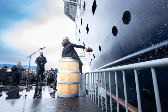 El crucero Havila Capella es bautizado en Noruega