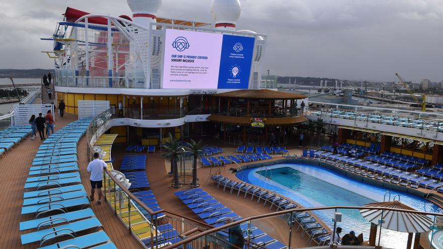 El crucero &#039;Carnival Celebration&#039; hace su primera escala en A Coruña