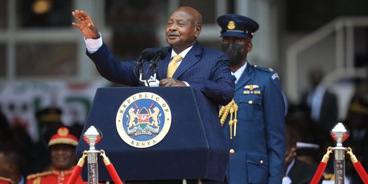 El presidente de Uganda insta a los turistas a no cancelar sus viajes por el brote de ébola