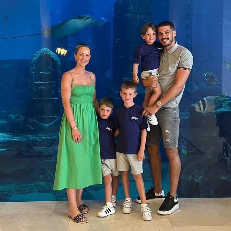 Conor Coady y su familia. (Foto:Instagram/@conorcoady_).