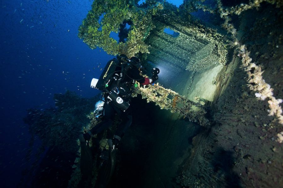 A las ocho y doce de la mañana del 21 de noviembre de 1916, una explosión sacudió al Britannic que navegaba en el Canal de Kea, cerca de la isla de ese nombre, en Grecia