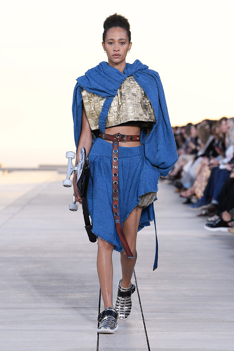 Louis Vuitton Cruise 23: futurismo en el desierto
