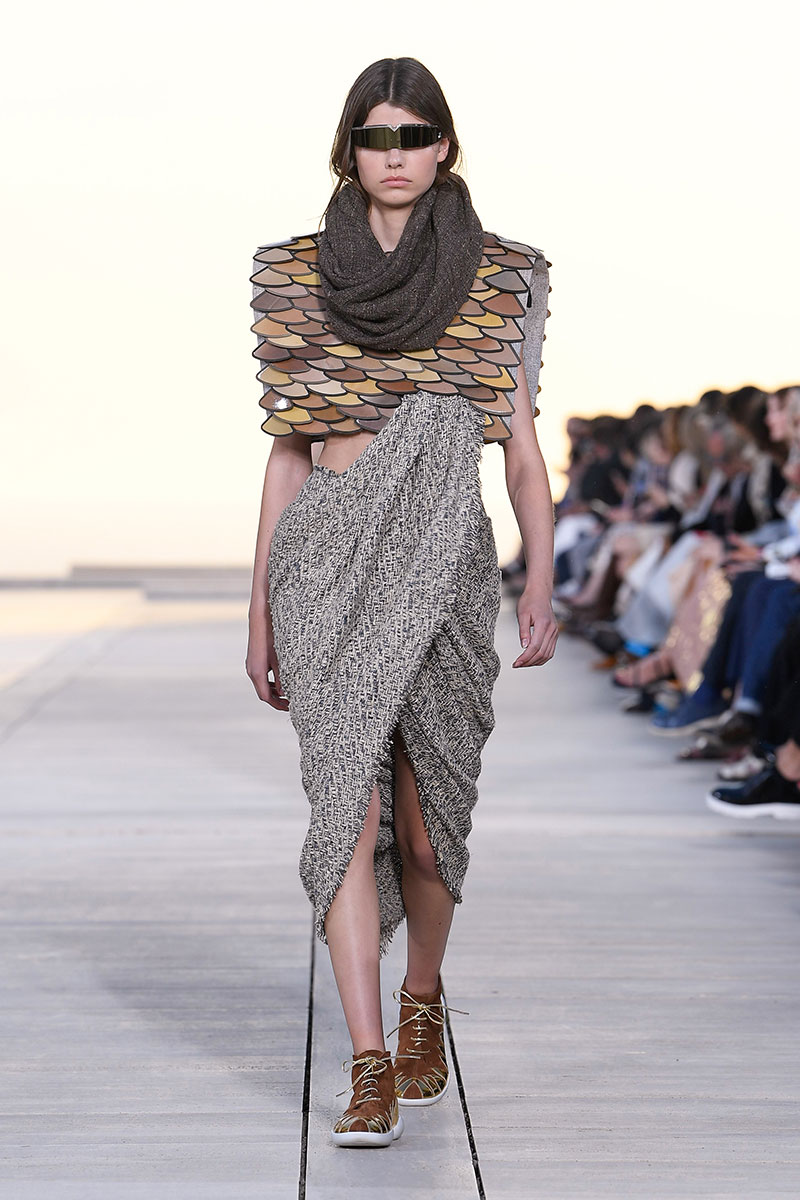 Louis Vuitton Cruise 23: futurismo en el desierto