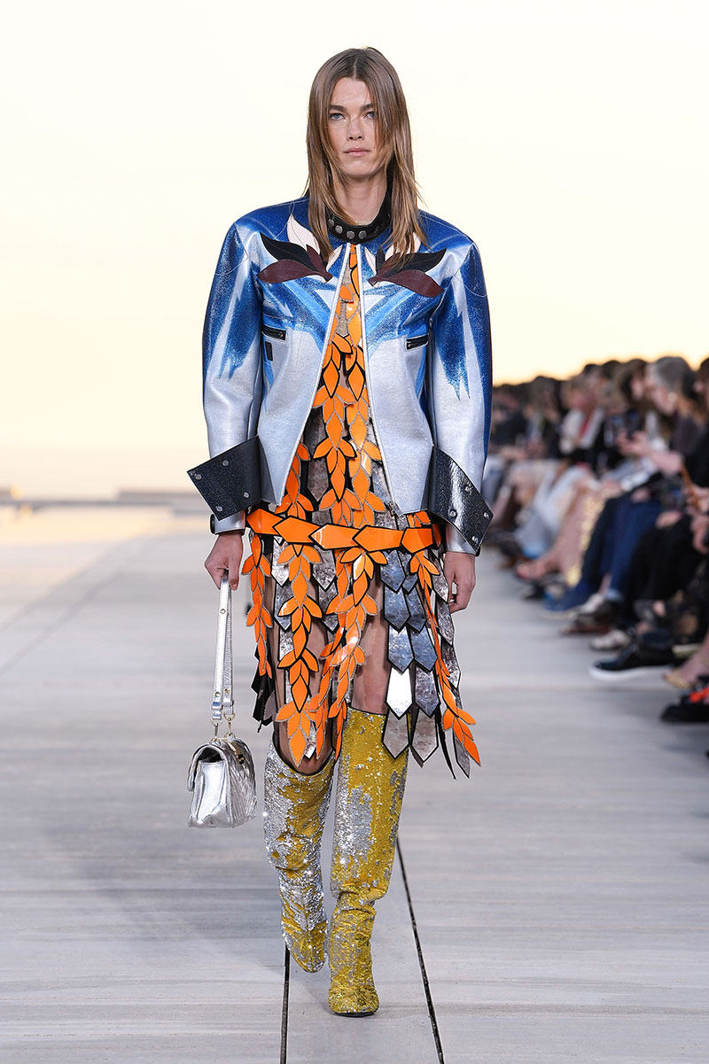 Louis Vuitton Cruise 23: futurismo en el desierto