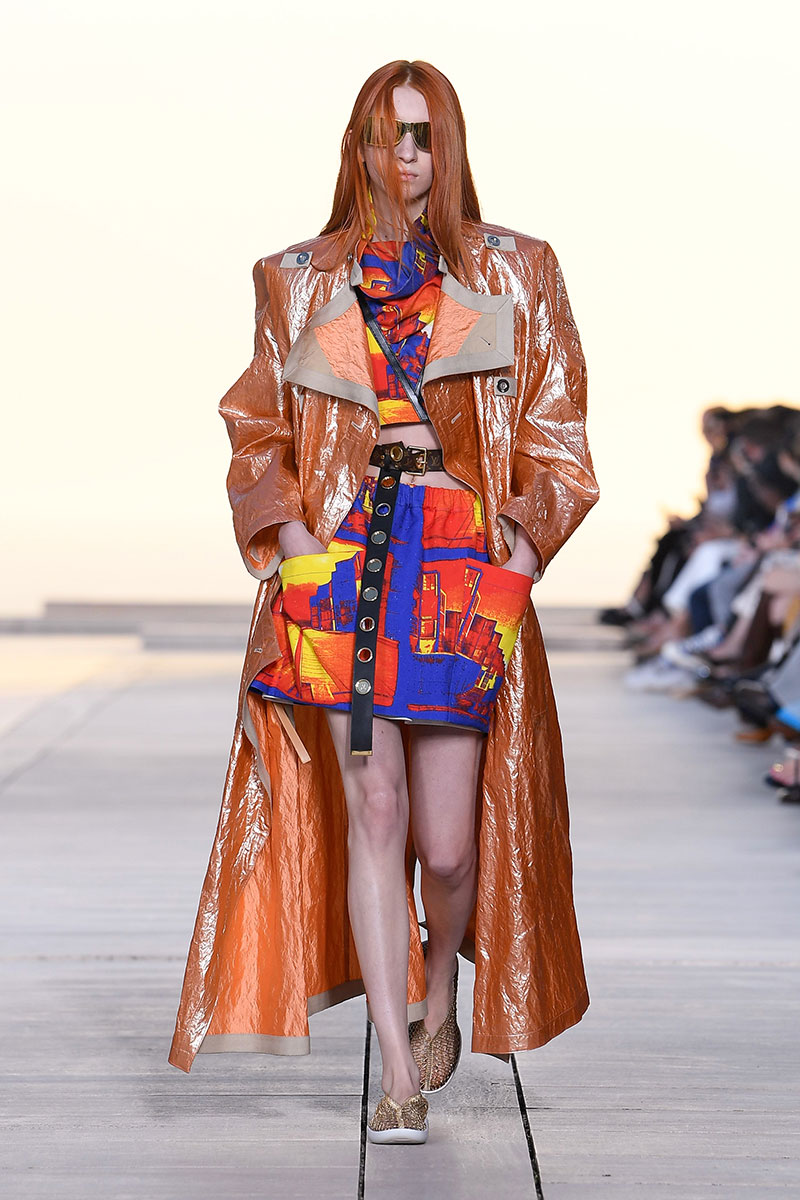 Louis Vuitton Cruise 23: futurismo en el desierto