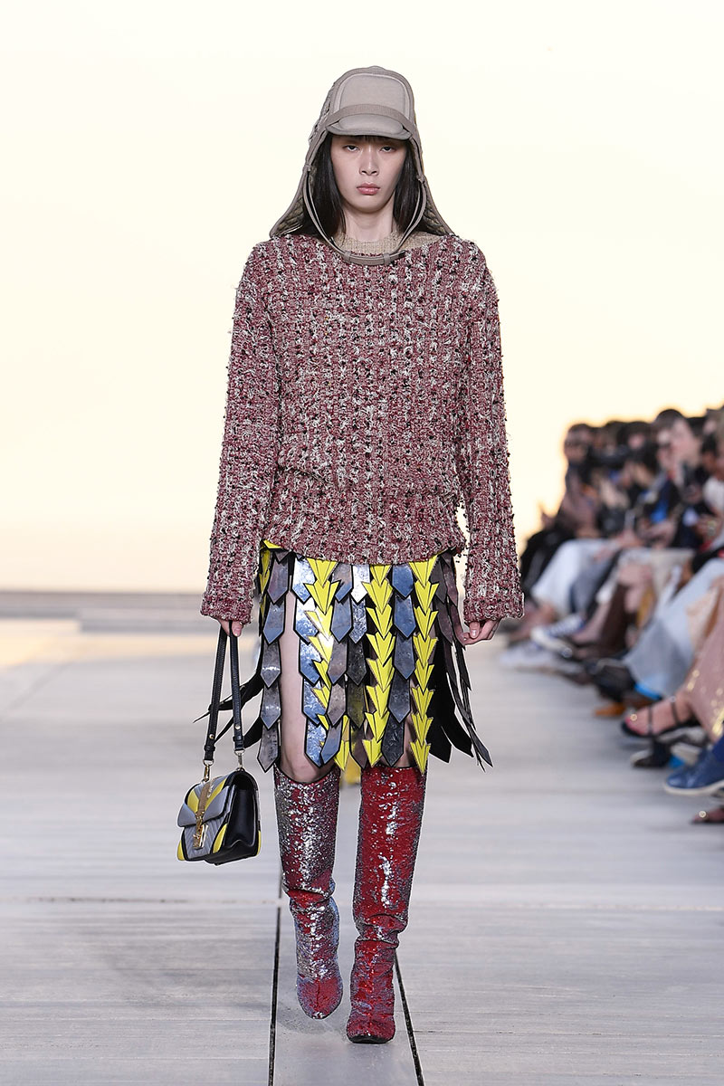 Louis Vuitton Cruise 23: futurismo en el desierto