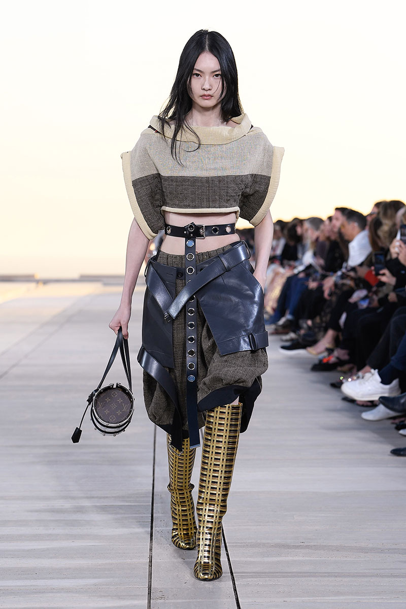 Louis Vuitton Cruise 23: futurismo en el desierto