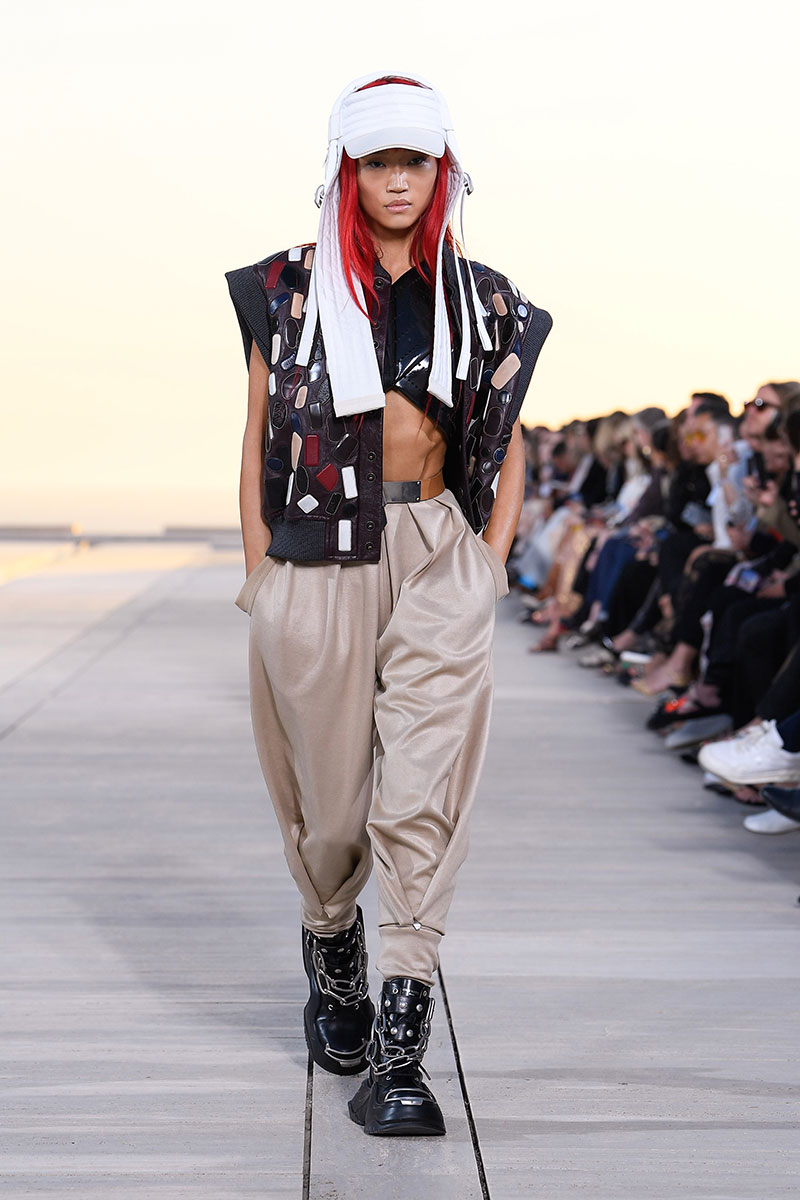 Louis Vuitton Cruise 23: futurismo en el desierto