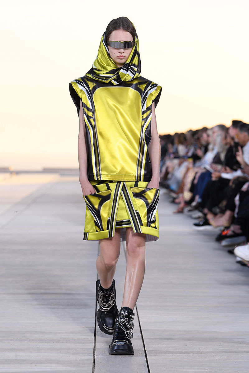 Louis Vuitton Cruise 23: futurismo en el desierto