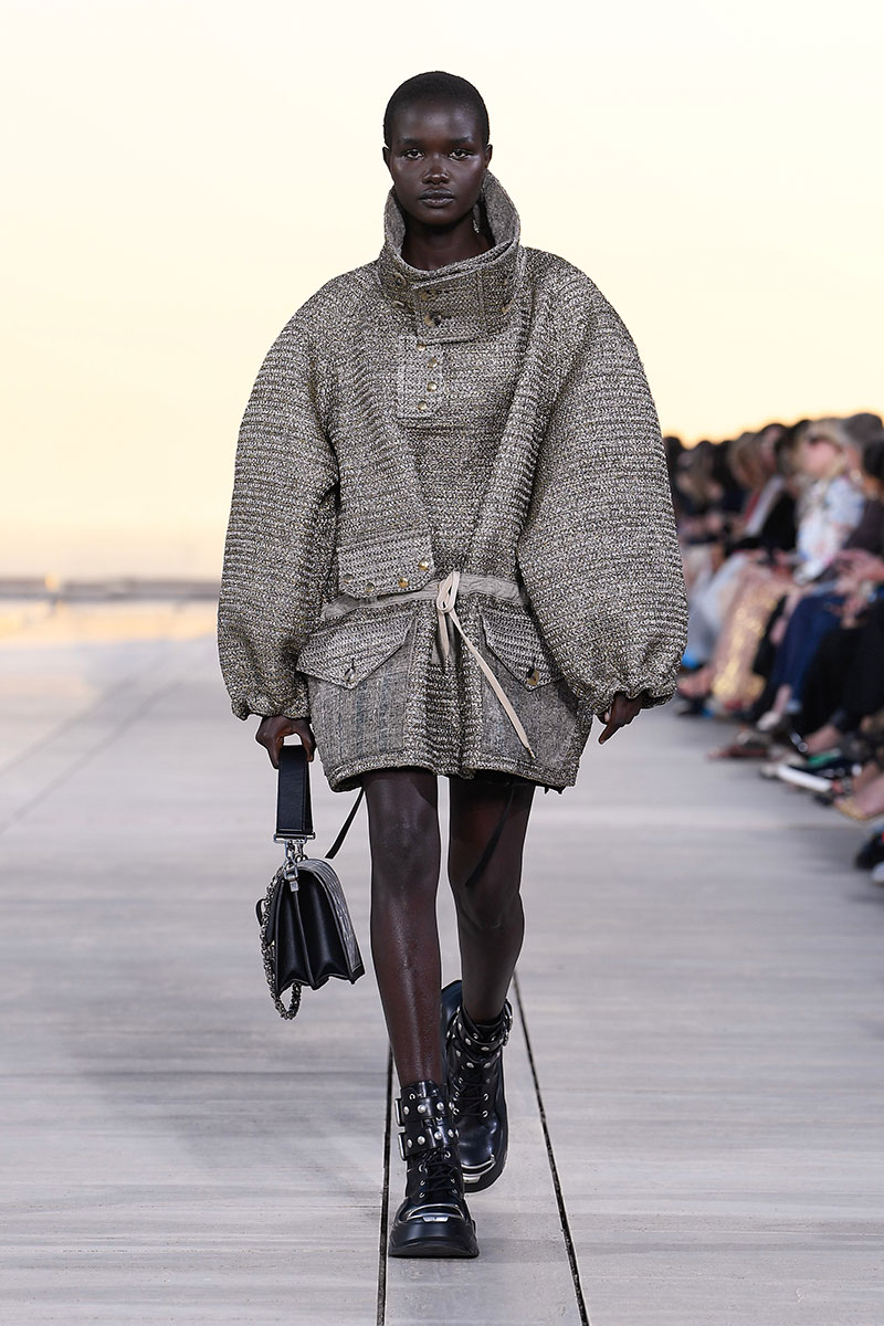 Louis Vuitton Cruise 23: futurismo en el desierto