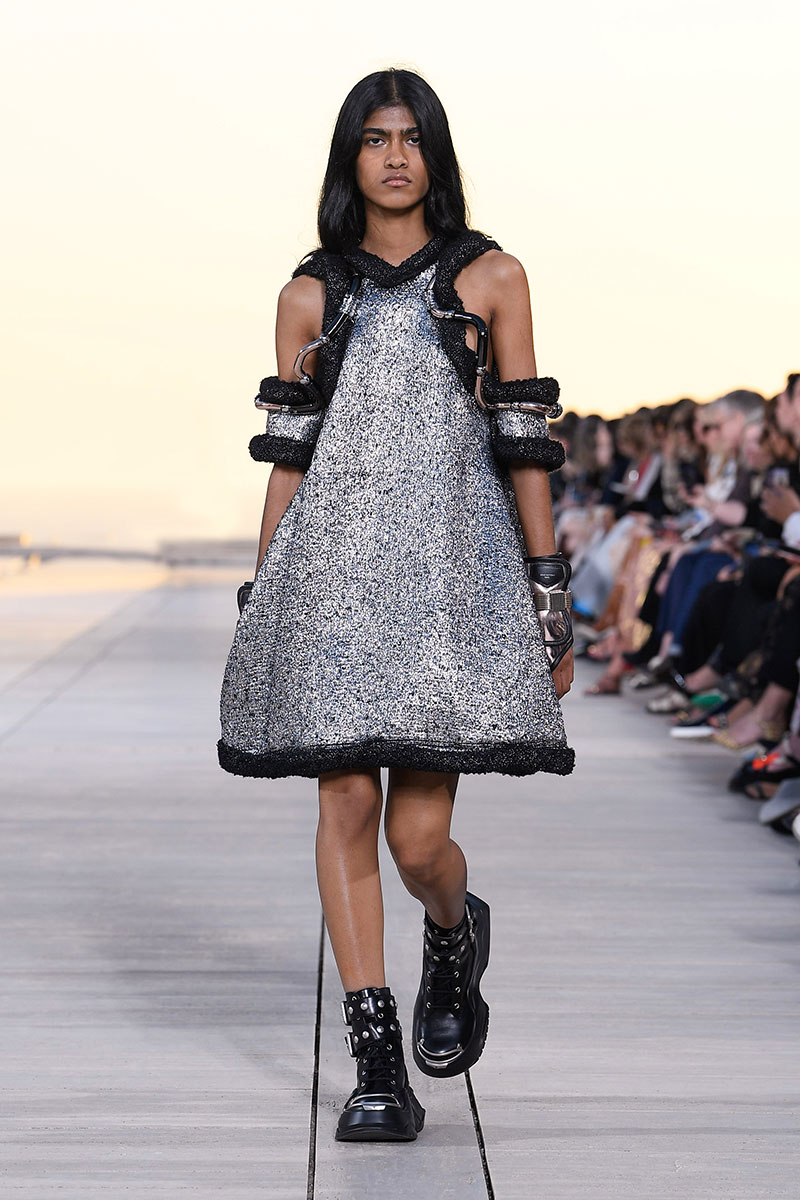 Louis Vuitton Cruise 23: futurismo en el desierto