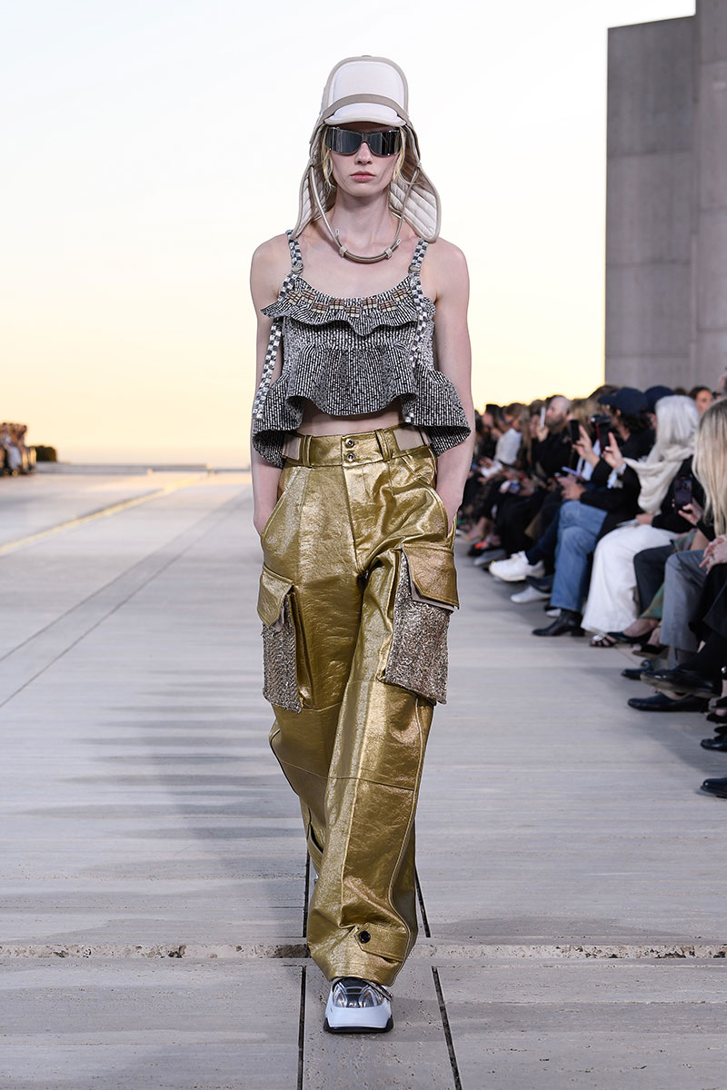 Louis Vuitton Cruise 23: futurismo en el desierto