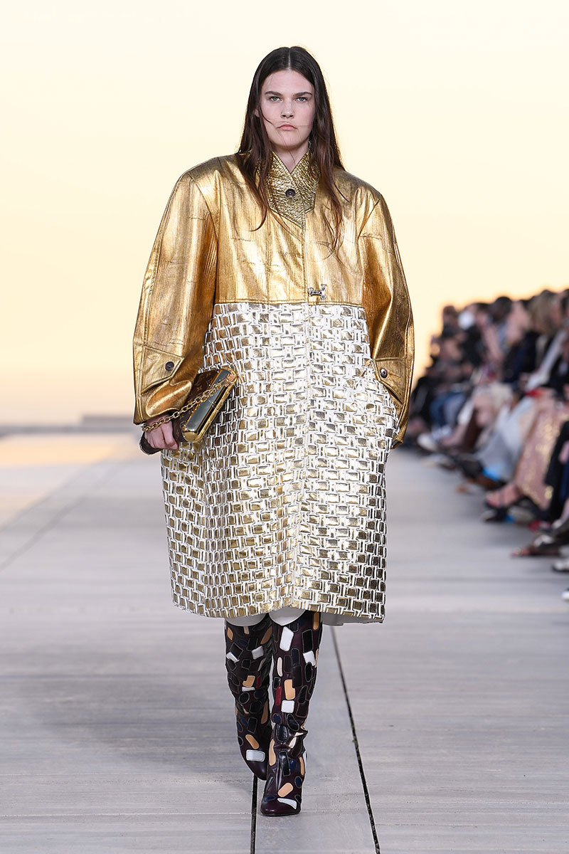 Louis Vuitton Cruise 23: futurismo en el desierto